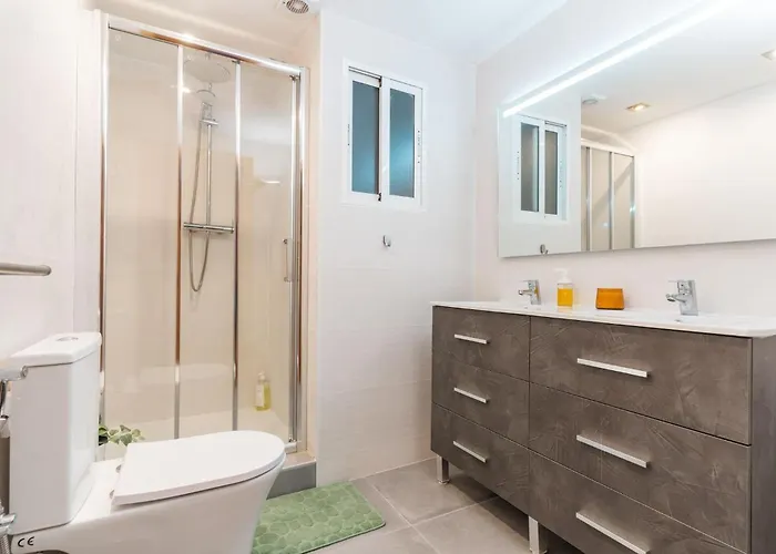 Invalencia Negrito Flat 3 Bdrm & 2 Wc Center *